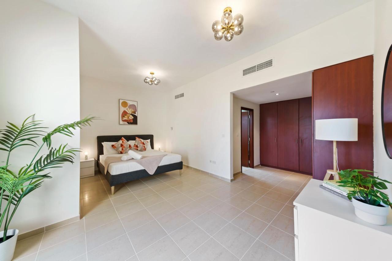 Large Jbr 2br W/ Balcony / Heart Of Marina Apartment